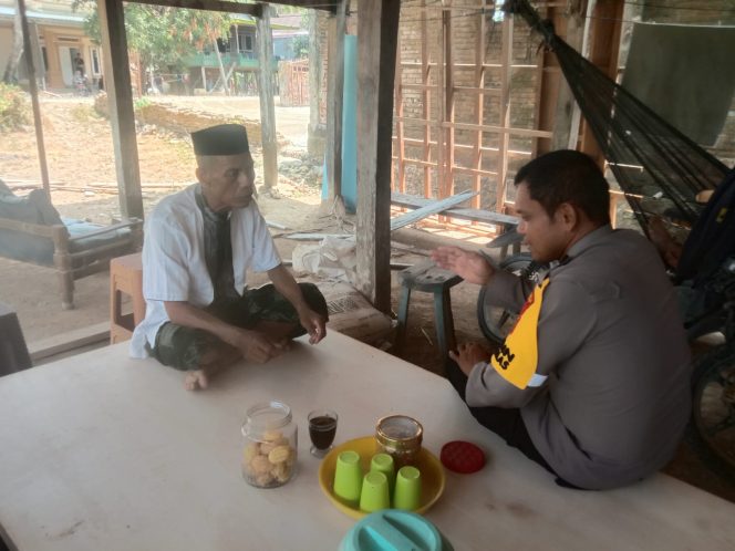 
 ‎Jaga Dan Pelihara Kamtibmas Di Desa Binaannya, Bhabinkamtibmas Polsek Cenrana Sambangi Warga