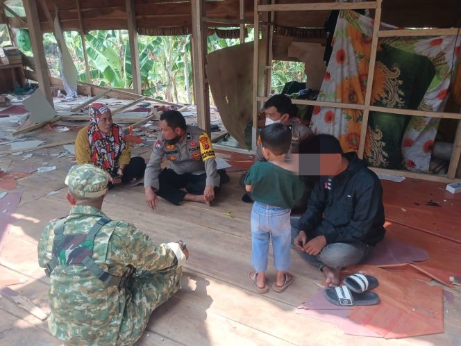 
 ‎”Quick Respon” Terima Laporan Warga, Personel Piket Polsek Cenrana Datangi TKP.