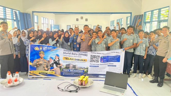 
 Kapolsek Palakka Sosialisasikan Pendaftaran SMA KTB Kamala Taruna Bhayangkara di SMP Negeri 3 Palakka