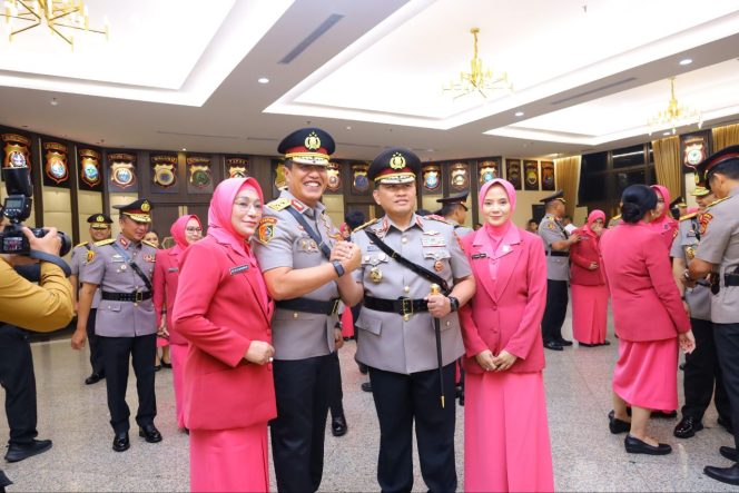 
 Kapolri Lantik Irjen Pol. Dr. M. Awal Chairuddin sebagai Kapolda Sulsel Gantikan Irjen Pol. Djuhandhani Rahardjo Puro