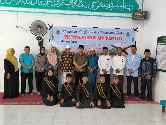 
 Dekat dengan Masyarakat, Brigpol Elvira Sari Aktif Hadiri Undangan Kegiatan di Desa Binaan