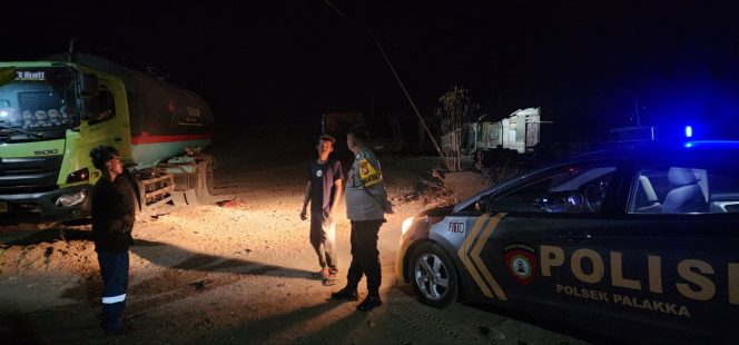 
 Pastikan Kamtibmas Tetap Kondusif, Personel Polsek Palakka Laksanakan Patroli