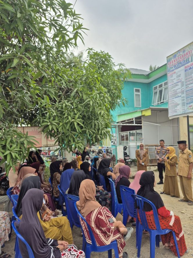 
 Kapolsek Bersama Camat Palakka Pantau Pelaksanaan Tracing Tuberkulosis Terintegrasi CKG oleh Tim Kesehatan Puskesmas Usa