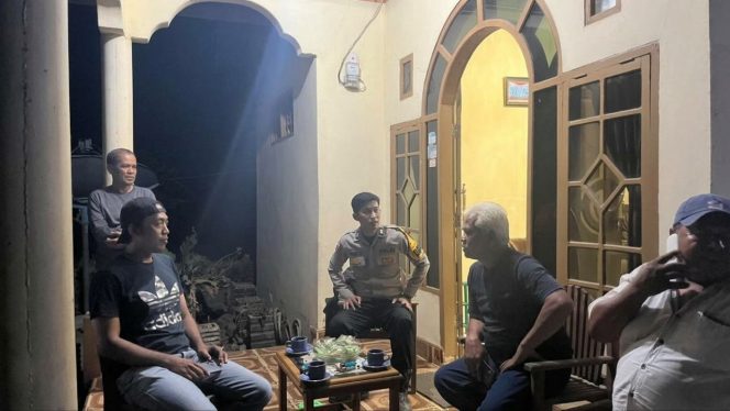 
 Berikan Pelayanan Prima, Bhabinkamtibmas Hadir di Tengah Masyarakat