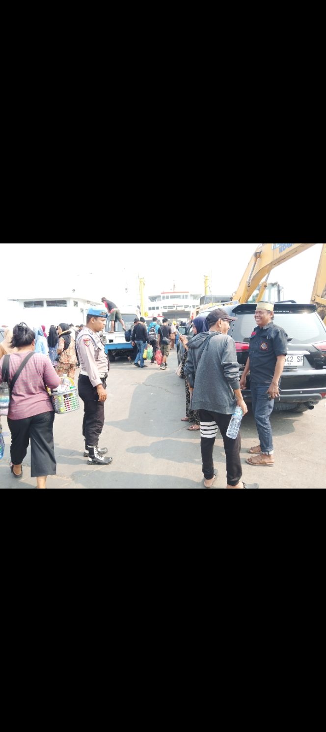 
 Keberangkatan Kapal , Personil Lakukan Pemeriksaan Di Pintu Masuk