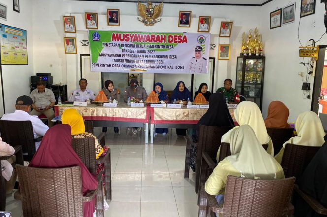 
 ‎Bhabinkamtibmas Polsek Awangpone Hadiri Penetapan RKPDes Desa Cumpiga Tahun 2027