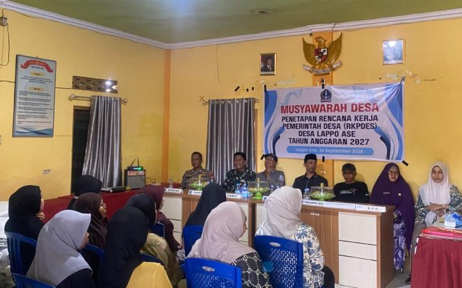 
 ‎Bhabinkamtibmas Polsek Awangpone Hadiri Penetapan RKPDes Desa Lappoase Tahun 2027  ‎