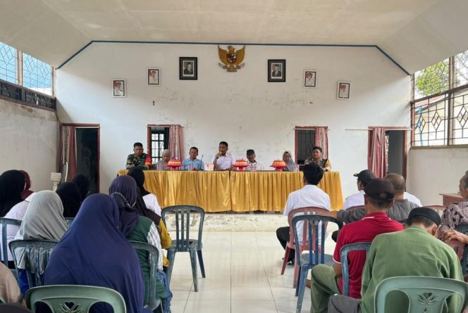 
 Polsek Cina Hadiri Pertemuan Perekrutan Anggota Koperasi Desa Merah Putih Desa Arasoe