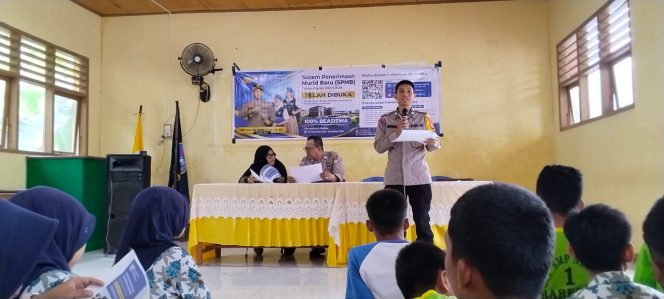 
 Polsek Barebbo Sosialisasikan SPMB SMA Kemala Taruna Bhayangkara Tahun Ajaran 2027/2028 di SMPN 1 Barebbo