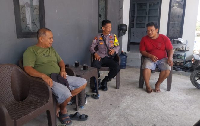 
 Bhabinkamtibmas Polsek Barebbo Laksanakan DDS, Sampaikan Imbauan Kamtibmas kepada Warga Desa Barebbo