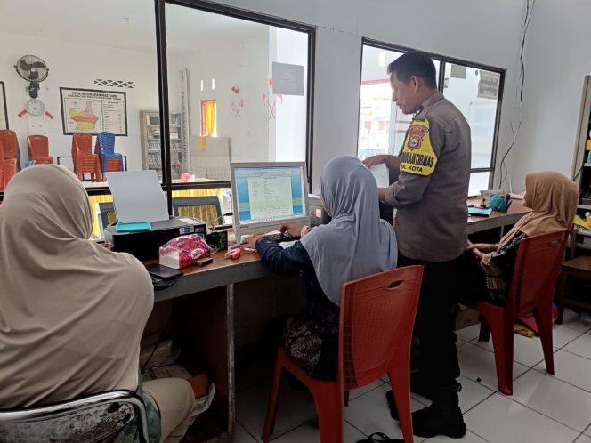 
 Dari Koordinasi hingga Dialog Warga, Bhabinkamtibmas Waetuwo Perkuat Kamtibmas Bersama
