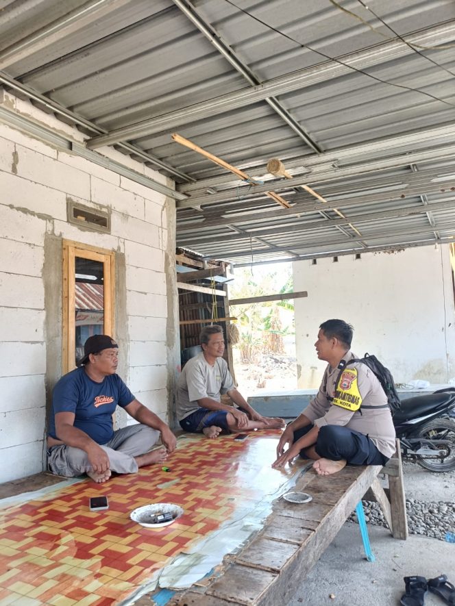 
 Dari Kantor Kelurahan ke Kampung Tengah, Aipda Hamdan Serap Aspirasi Warga Pallette