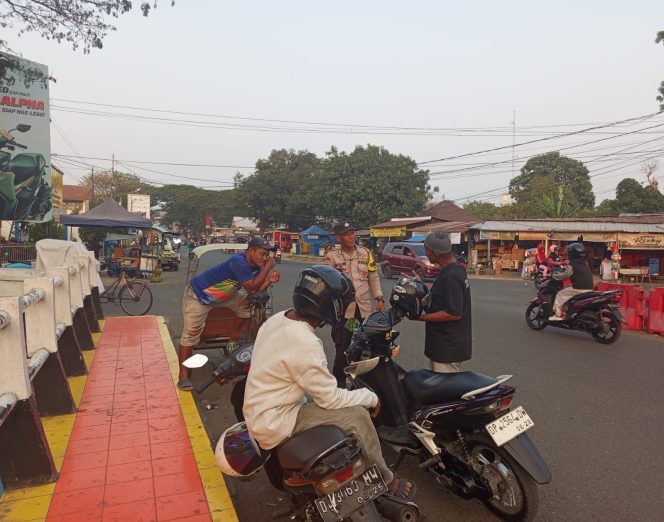 
 Polri Hadir di Tengah Masyarakat, Bhabinkamtibmas Jeppe’e Perkuat Pesan Keamanan