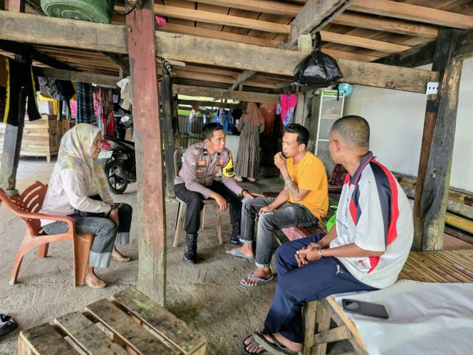 
 Dari Kantor Lurah ke Rumah Warga, Aipda Andi Rusman Perkuat Kamtibmas di Panyula